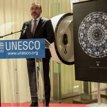 Lietuvos Respublikos ambasadorius UNESCO Arūnas Gelūnas atidaro parodą.